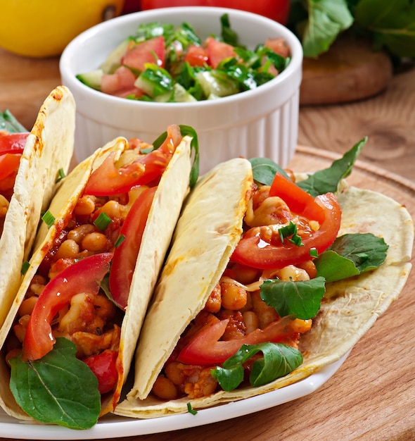 Free Photo tacos with chicken and bell peppers