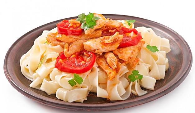 tagliatelle pasta with tomatoes and chicken