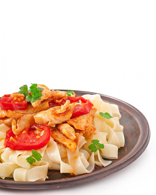 tagliatelle pasta with tomatoes and chicken