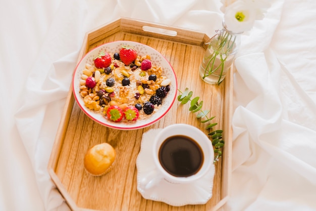 Free photo tasty arrangement of morning meal on tray