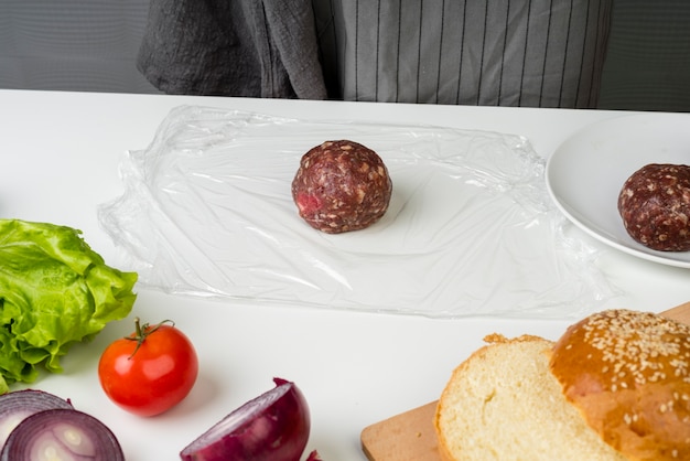 Free photo tasty ball of meat for hamburgers