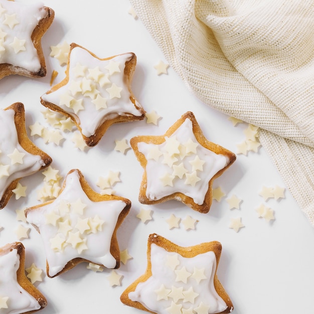 Free photo tasty biscuits with sugar stars