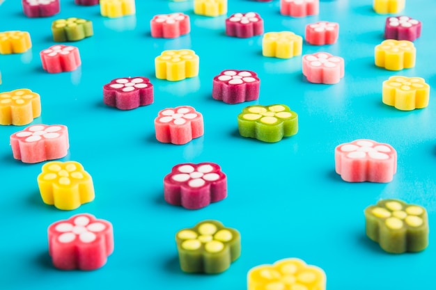 Free photo tasty flower candies