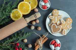 Free photo tasty homemade christmas cookies on wooden.