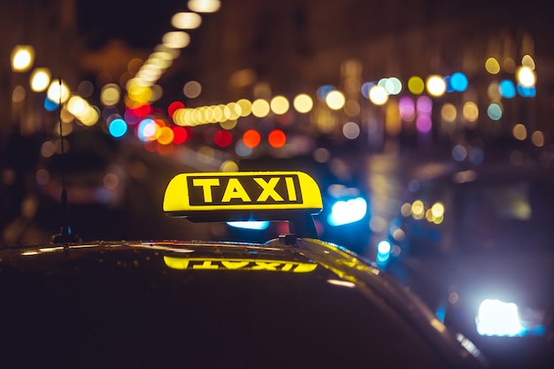 Free photo taxi car over bokeh lights