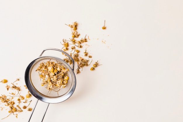 Free photo tea herbs in strainer