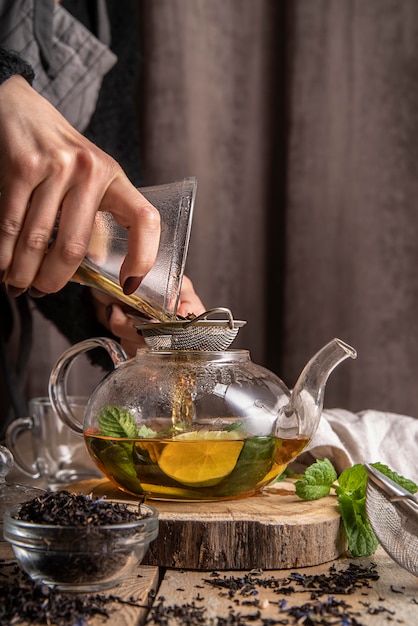 Tea with lemon slices