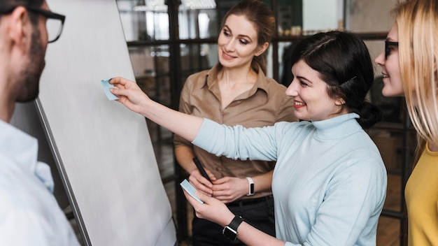 Free Photo team of young professional businesspeople during a meeting presentation