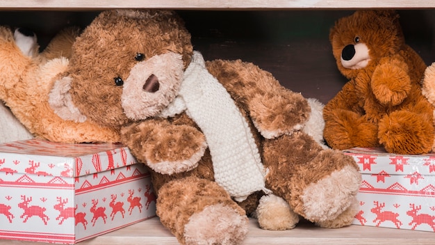 Free photo teddys and present boxes