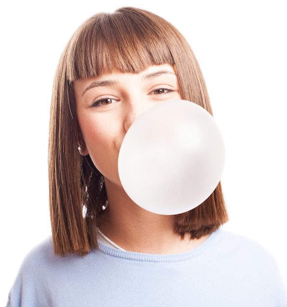 Free photo teen doing a bubble with chewing gum