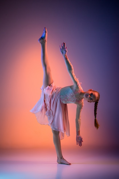 Free photo the teen modern ballet dancer