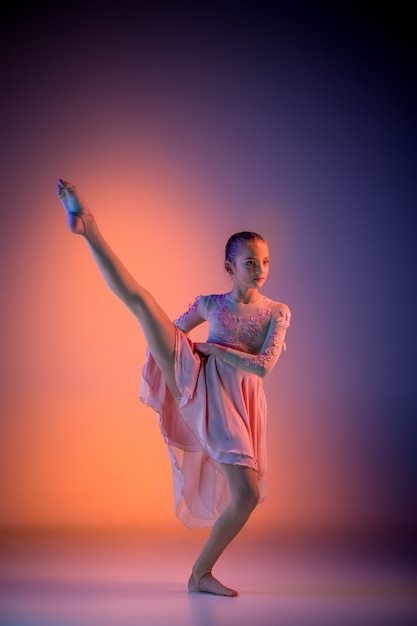 Free photo the teen modern ballet dancer