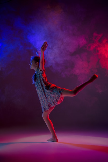 Free photo the teen modern ballet dancer