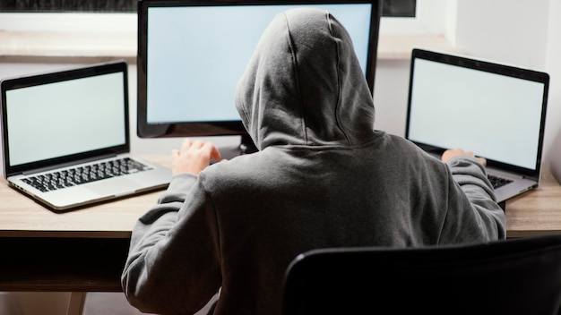 Free photo teenager boy playing on computer and laptop