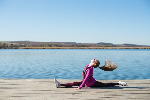 Free Photo teenager doing splits and shaking hair