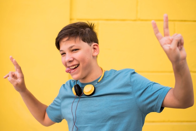 Free Photo teenager listening to music