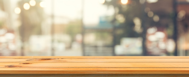 Free photo template defocused wooden empty food