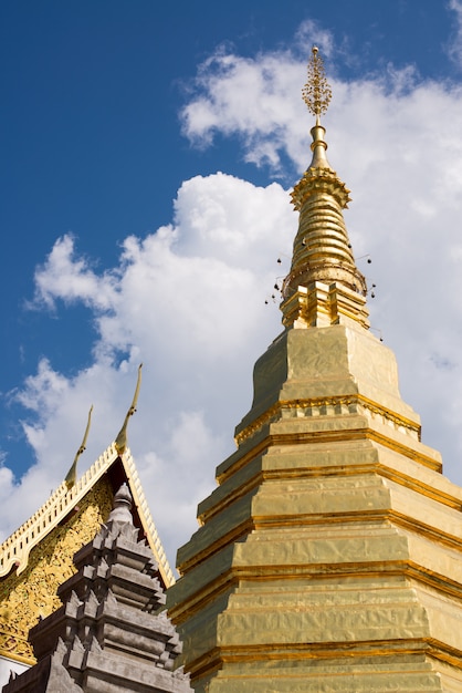 Free photo temple in phrae, thailand.