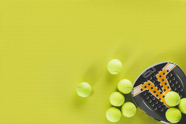 Free photo tennis balls and racket