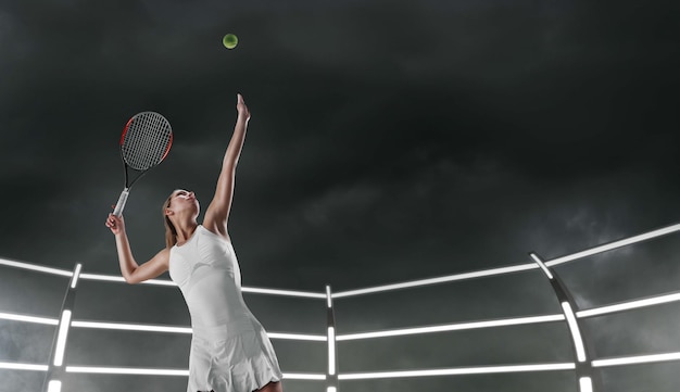 Free photo tennis girl on a professional tennis court