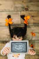 Free photo thanksgiving concept with girl showing slate