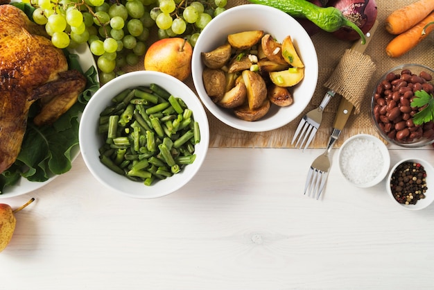 Free photo thanksgiving meal concept with vegetables