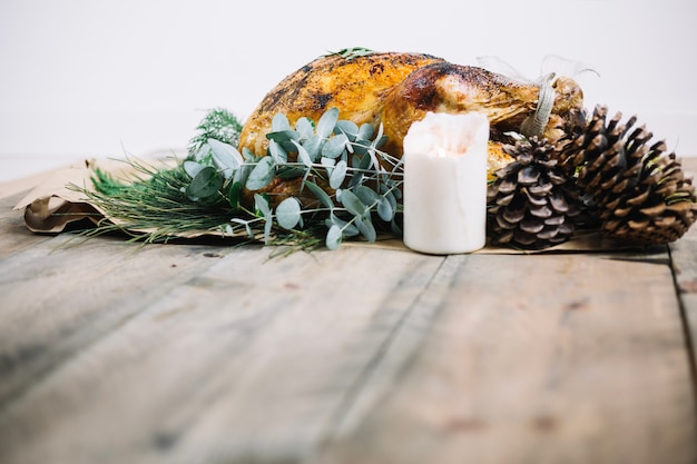 Free photo thanksgiving turkey on wooden table