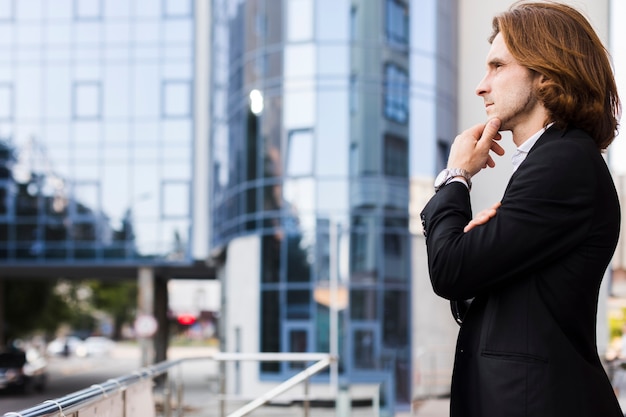 Free photo thinking young man outdoors