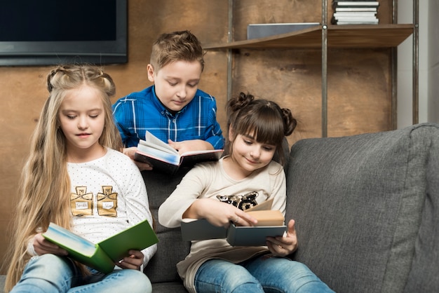 Free photo three kids reading