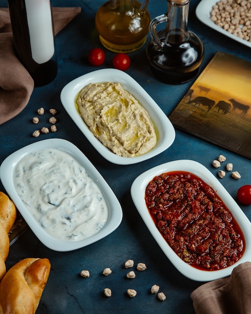 Free photo three platters of turkish side dishes served at the restaurant