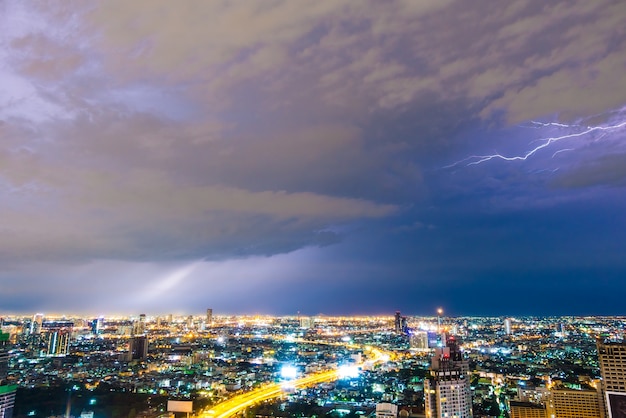 Free photo thunderstorm lightning