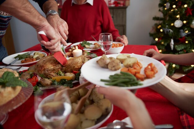 The time to start eating the dinner