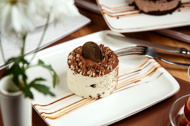 Free Photo tiramisu with mascarpone cheese and chocolate on plate