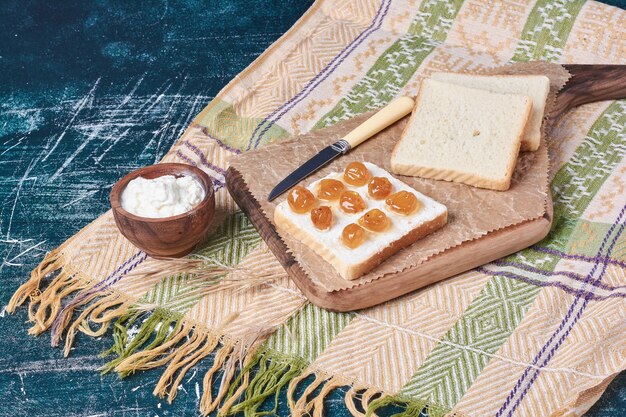 Toast bread with cherry confiture and yogurt.