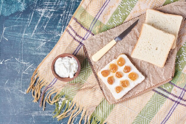 Toast with sour cream and confiture.