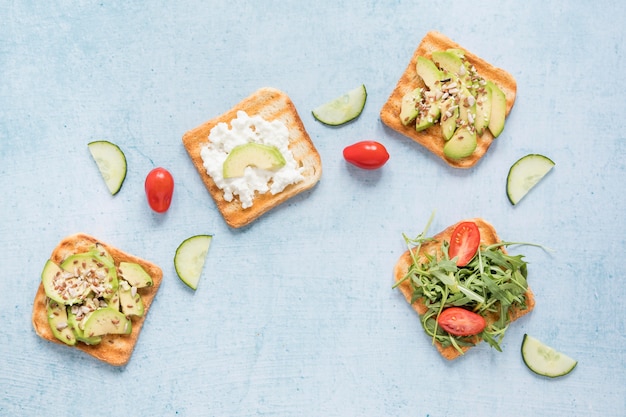 Toast with vegetables