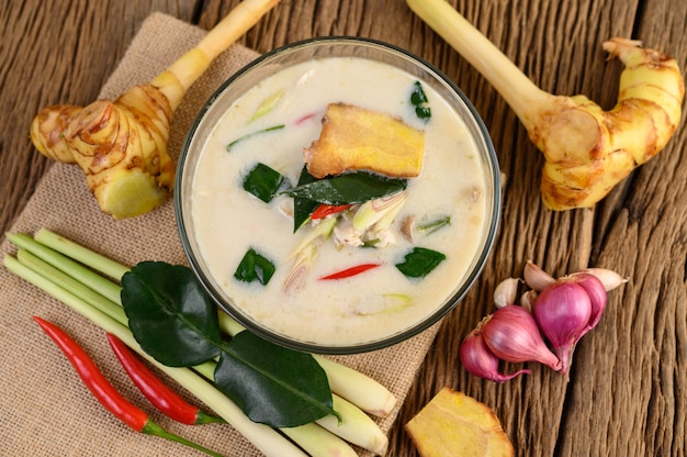 Free Photo tom kha kai in a bowl with kaffir lime leaves, lemongrass, red onion, galangal and chilli.