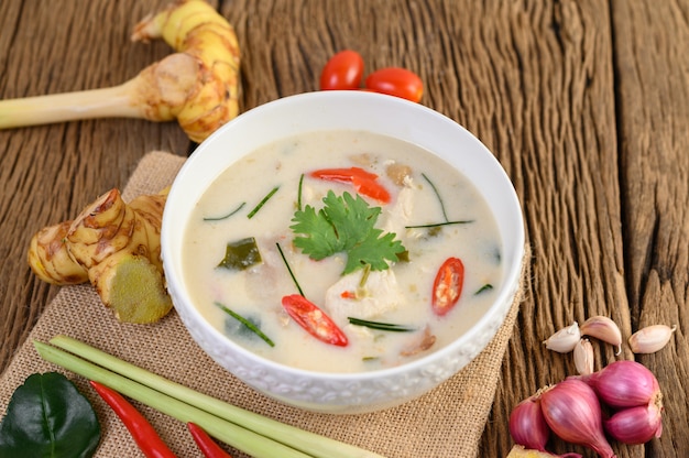 Free Photo tom kha kai in a bowl with kaffir lime leaves, lemongrass, red onion, galangal and chilli.