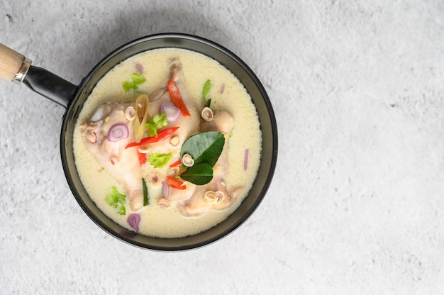 Free Photo tom kha kai in a pan frying with kaffir lime leaves, lemongrass, red onion, galangal and chilli.