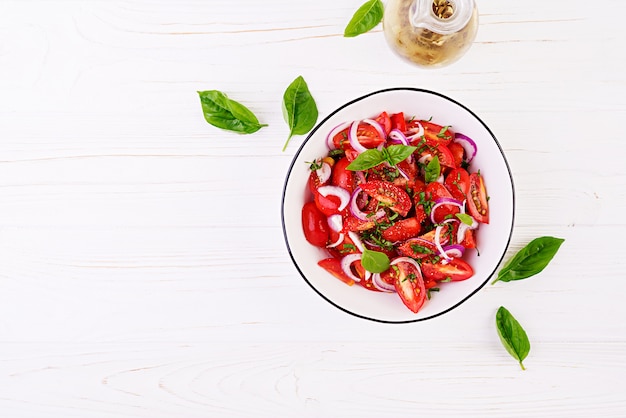 Free Photo tomato salad with basil and red onions