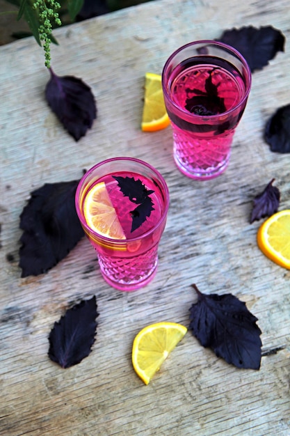 Free photo top  basil lemonade in glasses