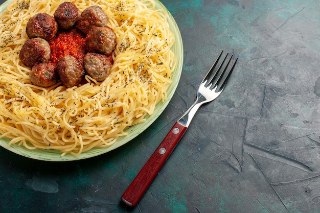 Free Photo top close view delicious italian pasta with meatballs and tomato sauce on dark-blue surface