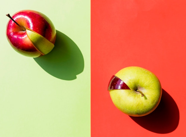 Free photo top view arrangement of red and green apples