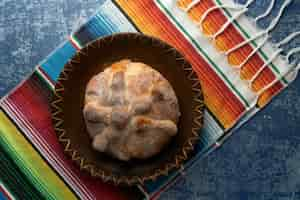 Free photo top view of baked pan de muerto