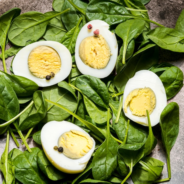 Free photo top view boiled eggs and spinach