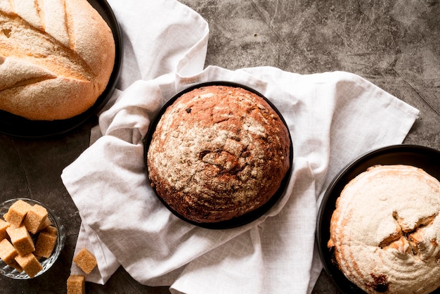 Free photo top view bread mix with kitchen towel