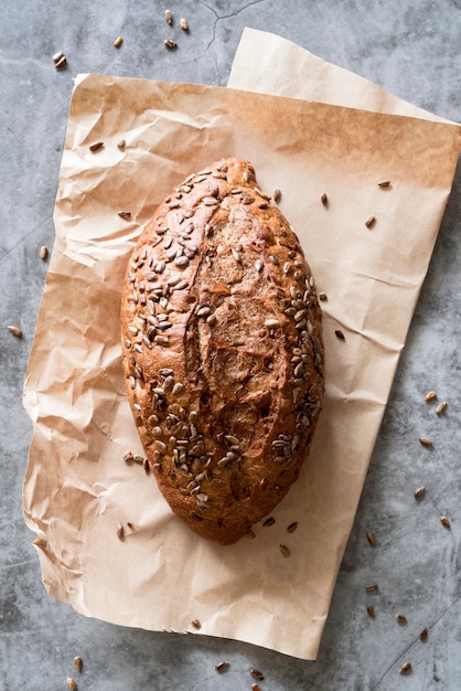 Free photo top view bread with seeds on parchment paper