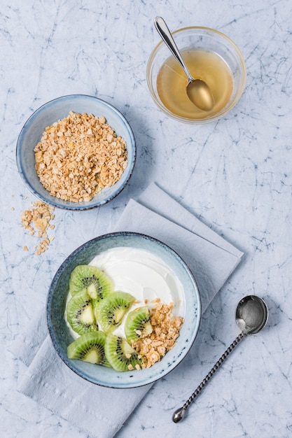 Top view breakfast bowl with yogurt and kiwi