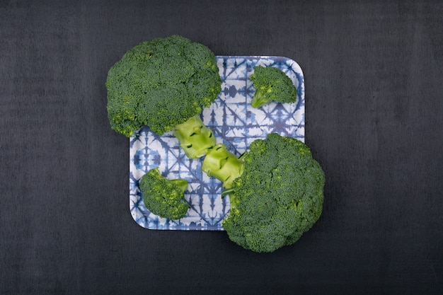 Free photo top view broccoli vegetable in plate organic food