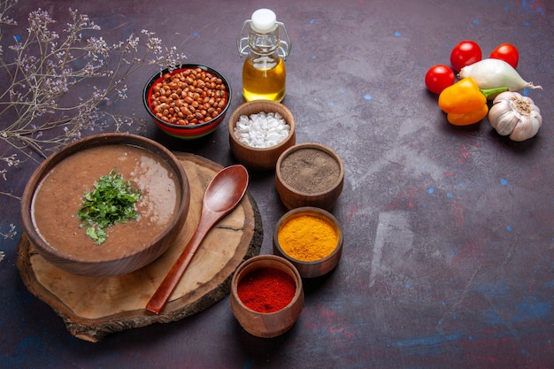 Free Photo top view brown bean soup delicious cooked soup with different seasonings on dark floor dinner soup bean food meal